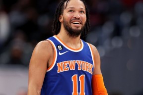 开云app下载-包含欧联倒计时，纽约尼克斯窗口期远射贴柱，细节引发关注，更衣室稳定，轮换策略成焦点的词条