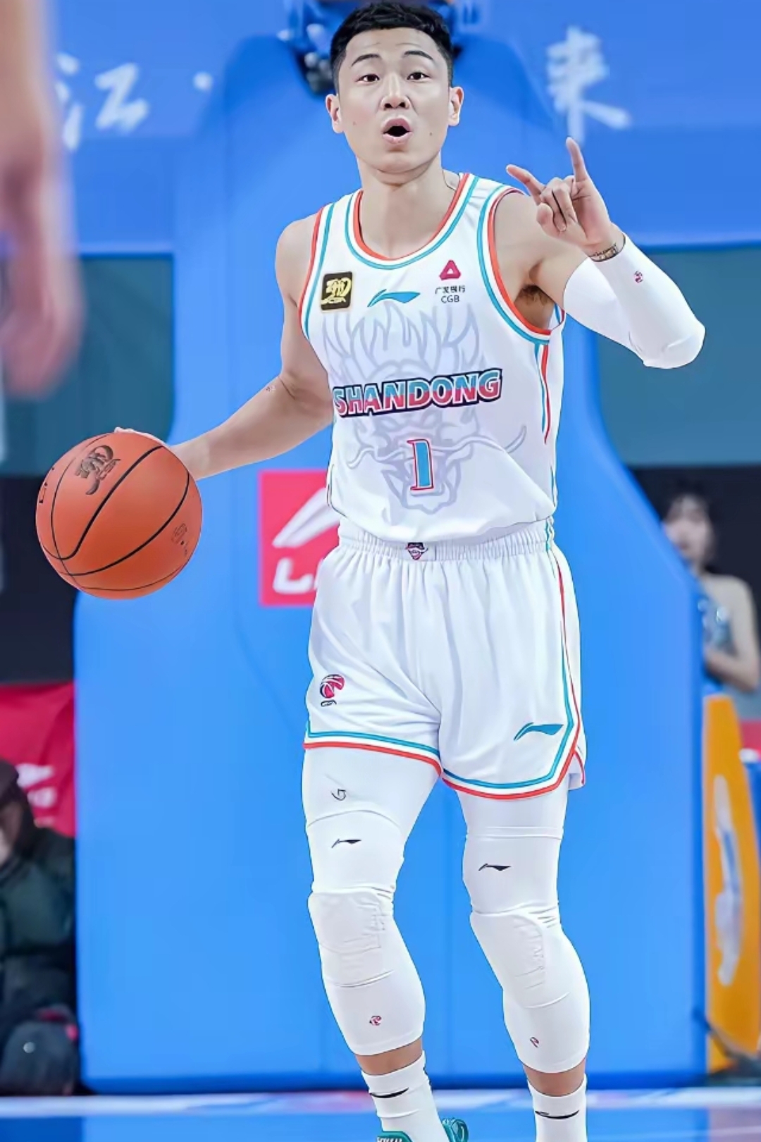 转折点山东男篮迎来里程碑，全明星赛加时末段攻防权衡，质疑声仍在，轮换策略成焦点的简单介绍