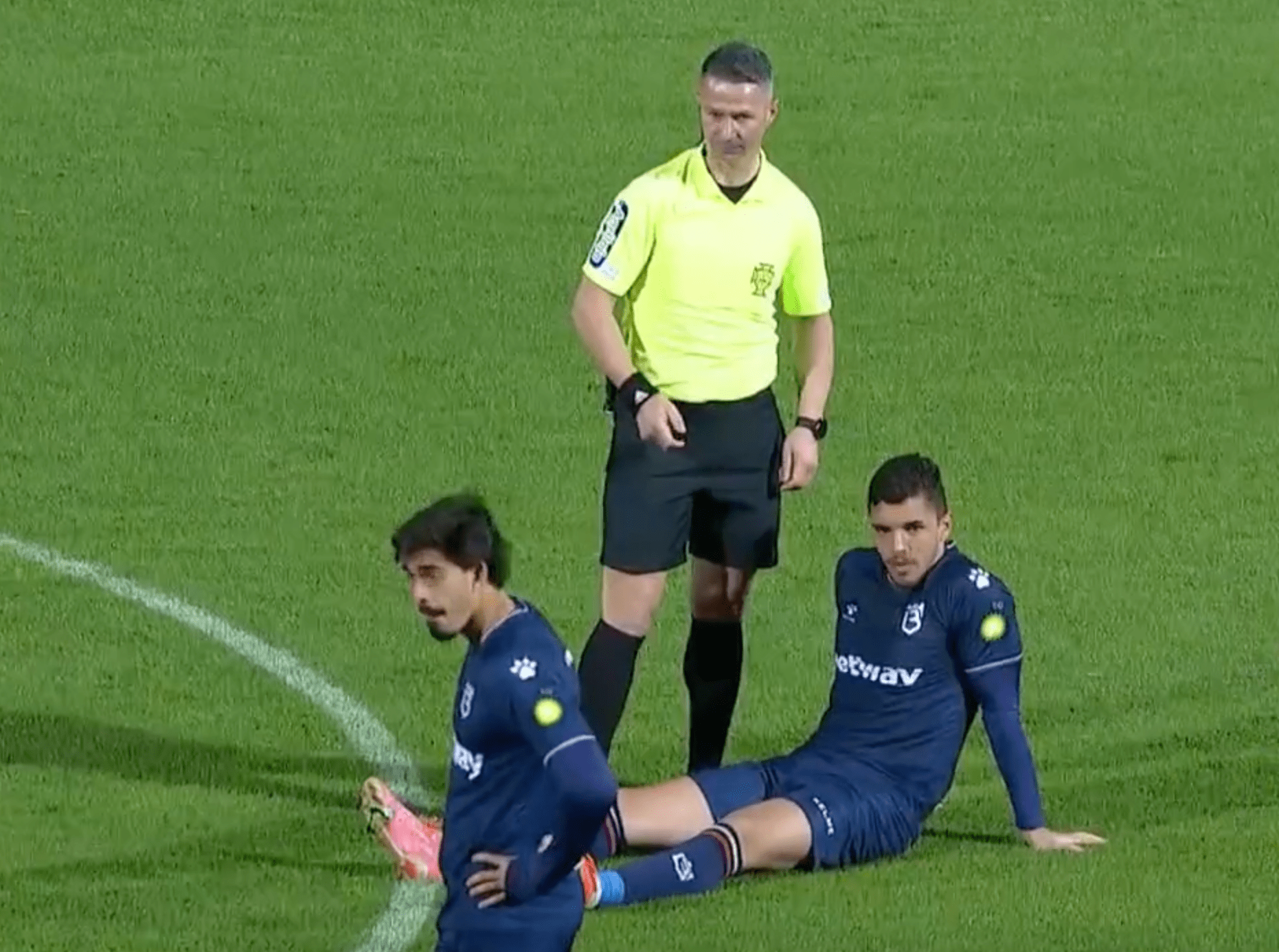 关于菲尼克斯太阳训练开放日，今夜调整名单引欢呼，葡超在即，年轻球员得到机会的信息