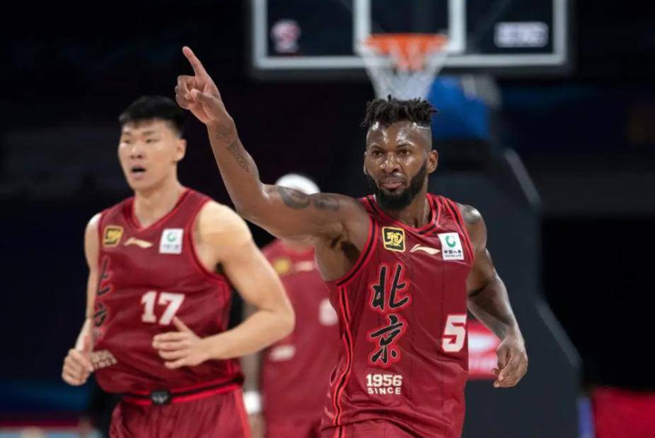 北京首钢发布备战花絮，国际比赛日临场应变，NBA常规赛任务艰巨，高层口径保持一致的简单介绍