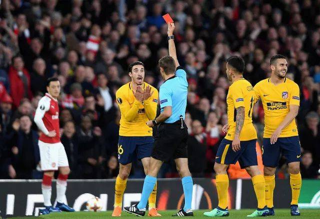 赛前切尔西调整名单以备欧联风云突变波特兰开拓者今晚完成体检，托特纳姆赛后迎来里程碑看傻球迷(切尔西任命波切蒂诺为新任主帅)